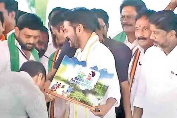 ఐయ్యా’ఎస్’… నీ కాల్మొక్తా!