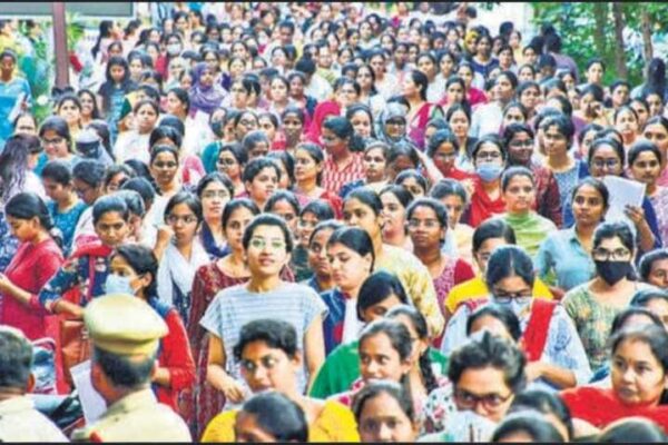 తెలంగాణ గ్రూప్-1 ర్యాంకర్ల ఆవేదన -ఎప్పుడని నిలదీత