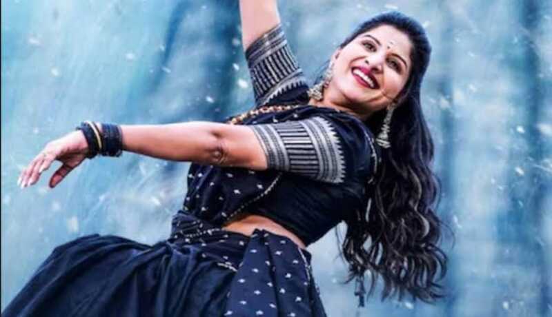 మందులో మంగ్లీ చిందు -బర్త్డే పార్టీలో అడ్డంగా బుక్