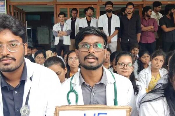 మెడికోలను బెదిరిస్తున్న యాజమాన్యాలు…