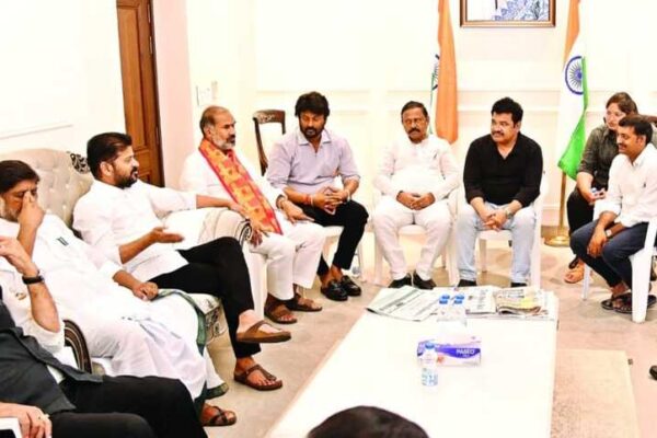 ఢిల్లీలో సీఎంతో జర్నలిస్టుల భేటీ