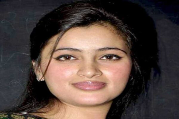 MP Navneet Kaur Comments on Muslims